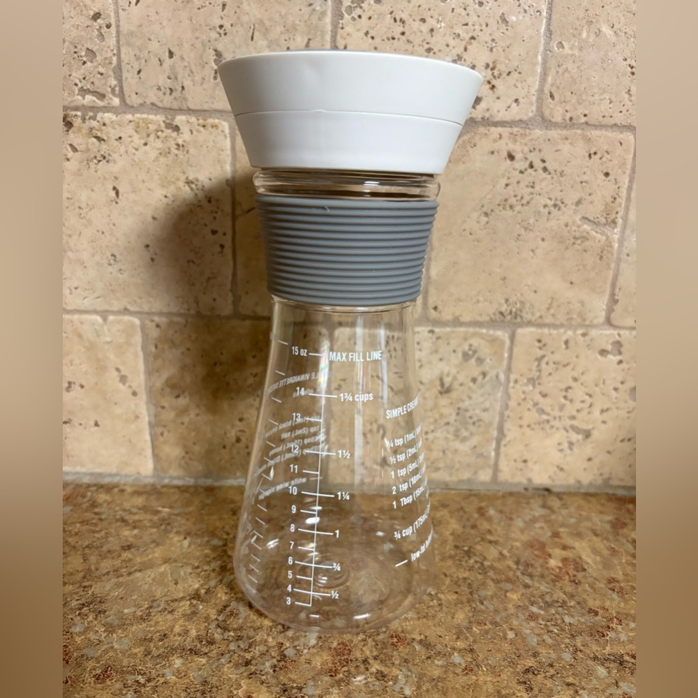Pampered Chef 2265 Measure Mix Pour Salad Dressing Mixer Maker
